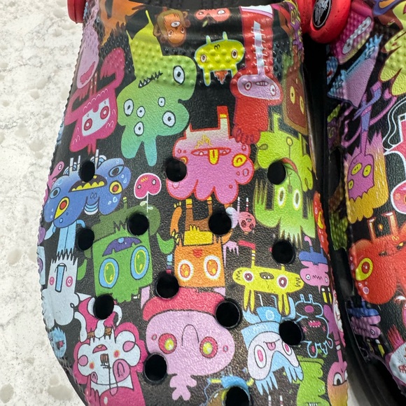 Crocs Classic Jon Burgerman all over print w/9 m/7 - Picture 7 of 8